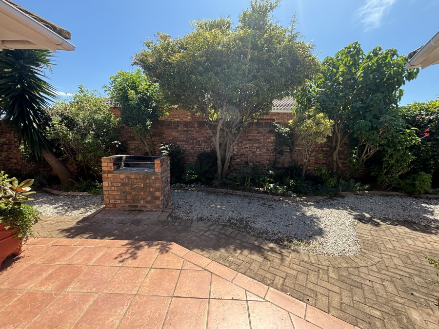 To Let 3 Bedroom Property for Rent in Summerstrand Eastern Cape